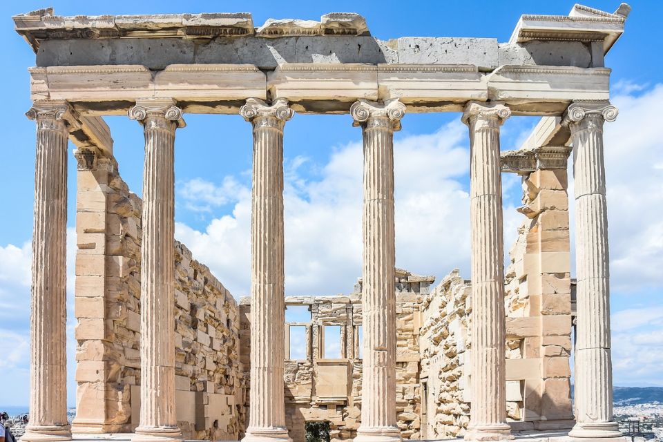 그리스 관광 수입, 10개월간의 호조 끝에 팬데믹 이전 수준을 넘어섰습니다.