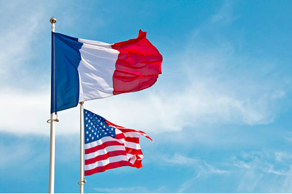 프랑스와 미국, 투자자 유치를 위한 새로운 비자 계약 발표