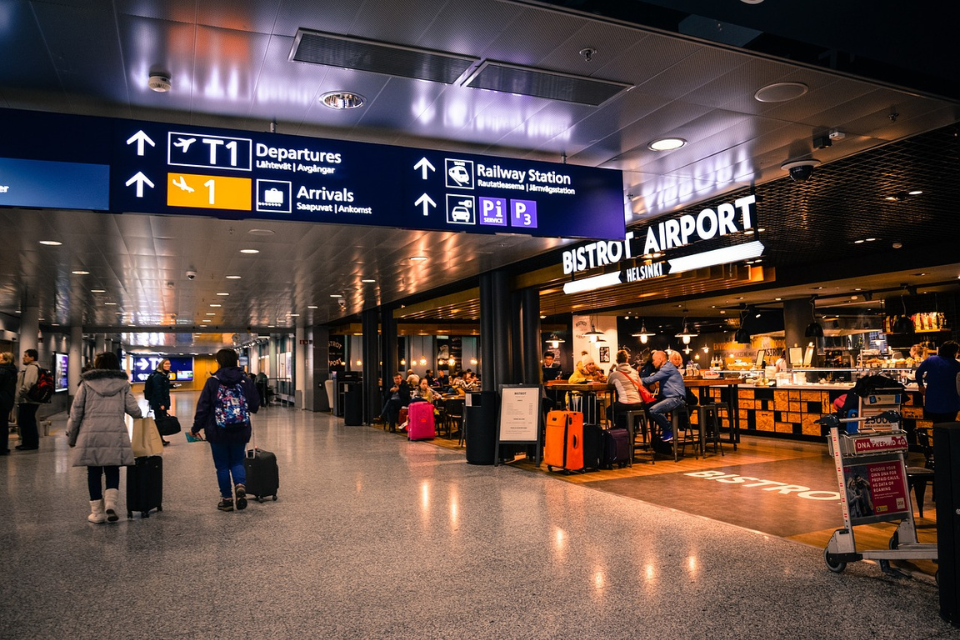 핀란드 헬싱키 공항에서 디지털 여행 서류가 다시 작동합니다.